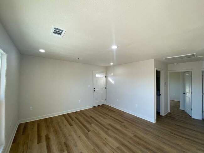 Building Photo - 2110 Clark St