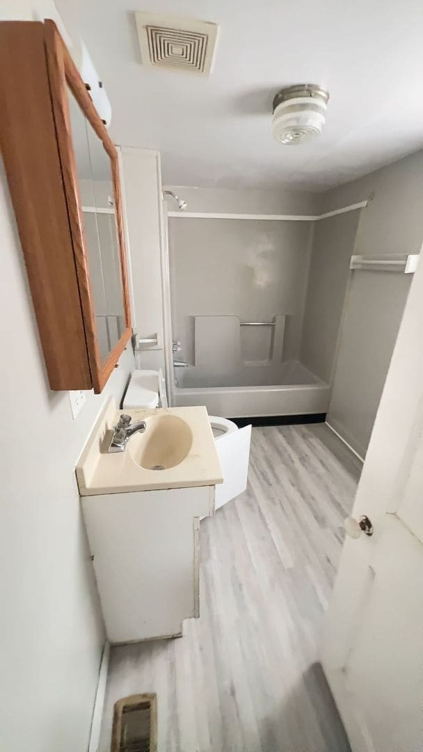 Building Photo - Large Back Porch