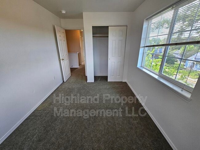 Building Photo - 316 NE Whitman St