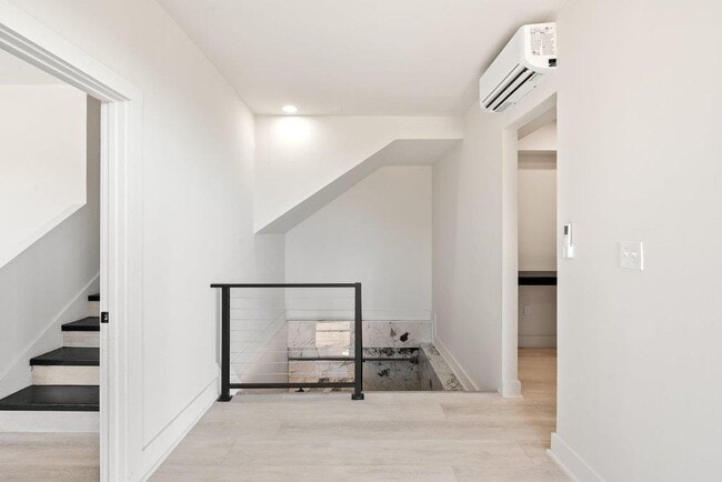 Building Photo - 8610 Grandview Dr