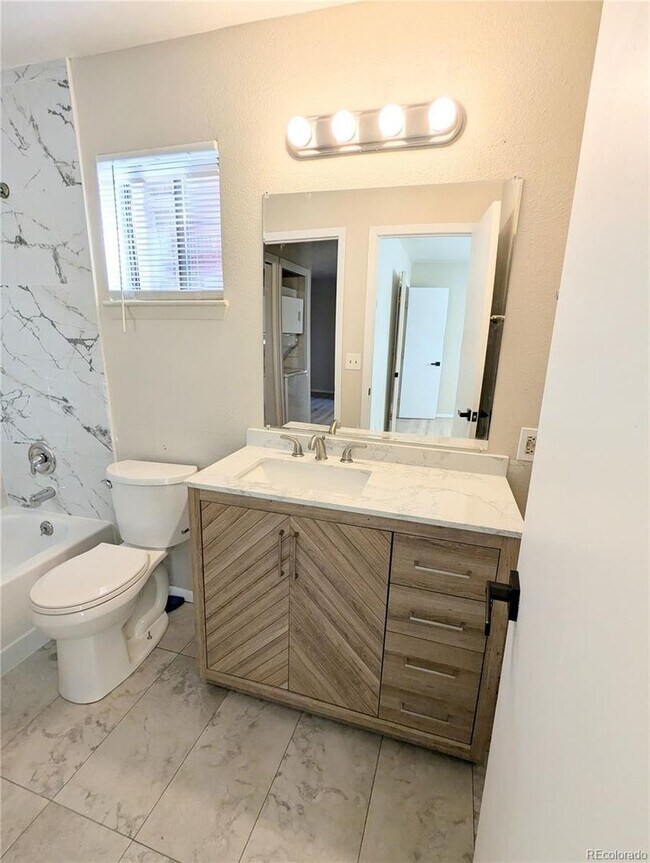 Building Photo - Great location off Iliff and Buckley Fully...