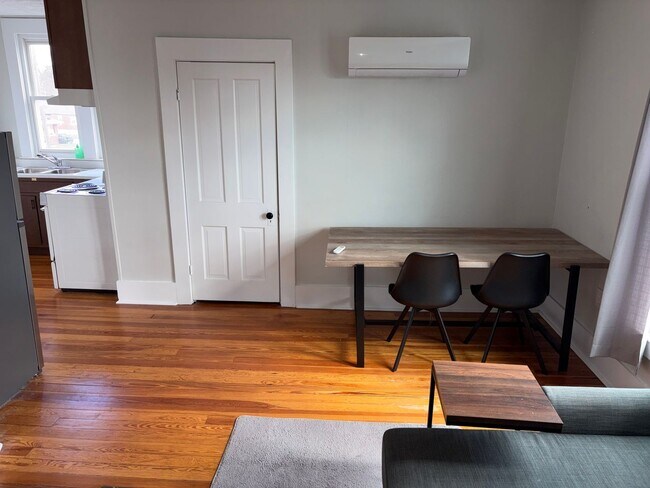 Building Photo - Cozy 1 Bed,1 Bath partially furnished apartment located in The Heart Of Elizabethtown!