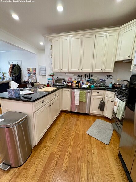 Primary Photo - 20 Armstrong St