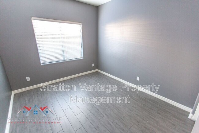 Building Photo - 4710 E Austin Ln