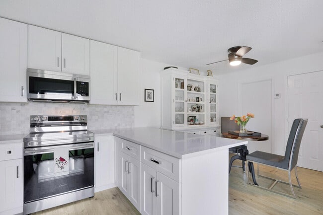 Building Photo - 1614 16th Ln