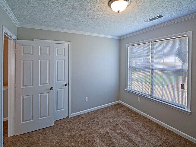 Building Photo - 3 Bedroom with Bonus Room, 2.5 Bathroom Ne...