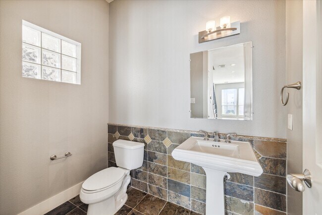 Building Photo - 2119 Cohn St