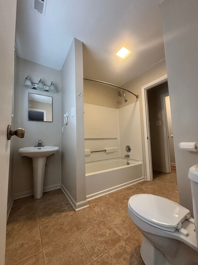 Building Photo - Charming 3br, 1.5 bth Home in Western Branch