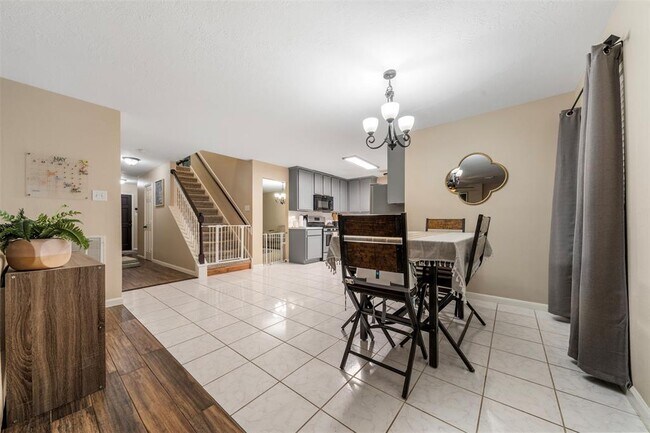 Building Photo - 401 Stockbridge Ln