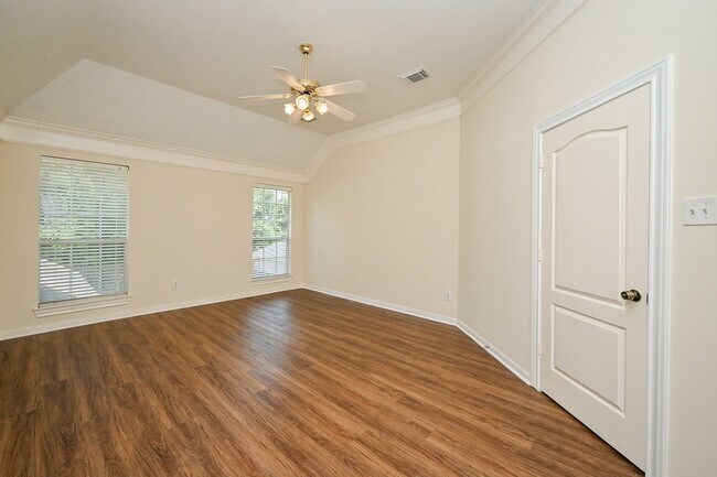 Building Photo - 1547 Lakeside Enclave Dr