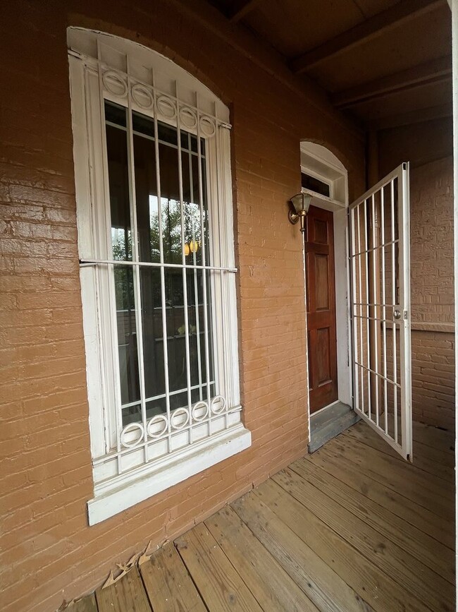 Building Photo - Lovely 2 BR/2.5 BA Apartment near Noma II!