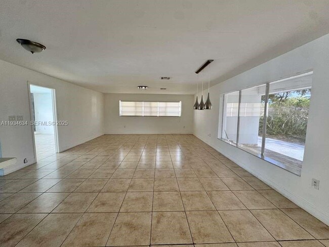 Building Photo - 19410 NE 19th Ave