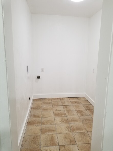 Laundry Room - 115 N 1st St