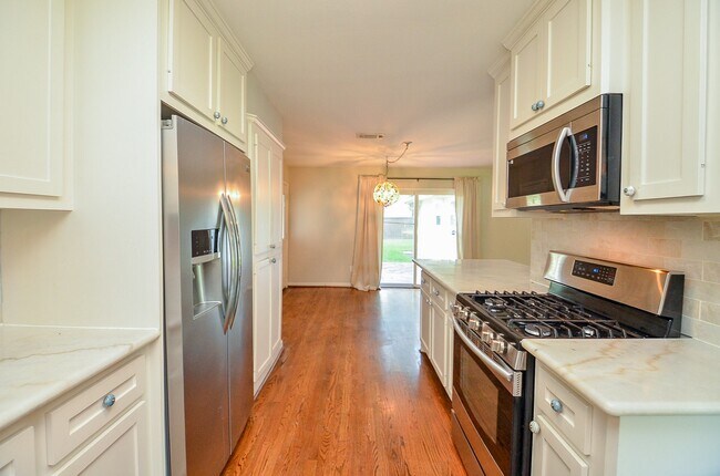 Building Photo - 10050 Haddington Dr