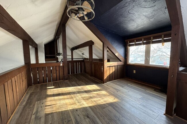 Building Photo - Central Ames Home Available Now