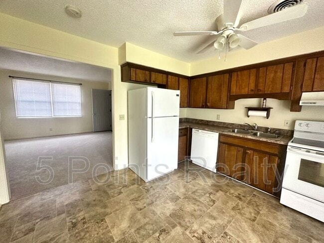 Building Photo - 102 Susan Ct