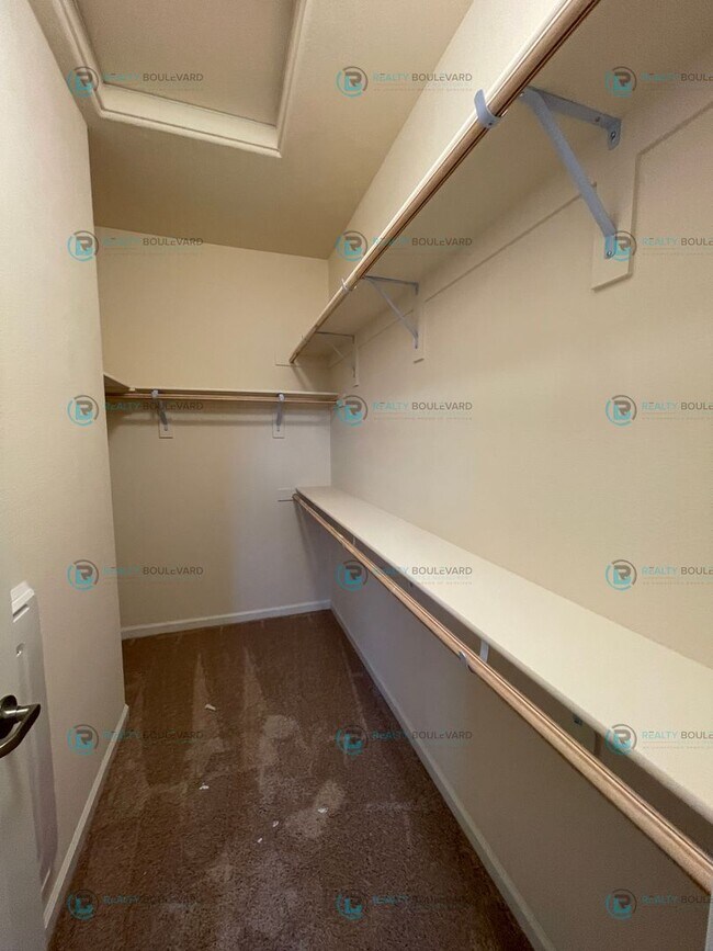 Building Photo - 3-Bedroom 2.5 Bathroom 2 car garage Condo in Carson City
