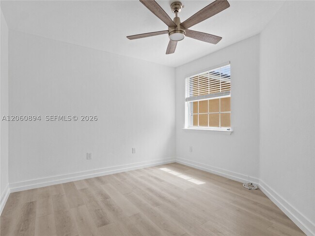 Building Photo - 5502 NW 112th Ct
