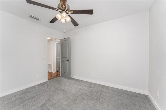 Building Photo - 3 Bed / 2 Bath in Levy Park