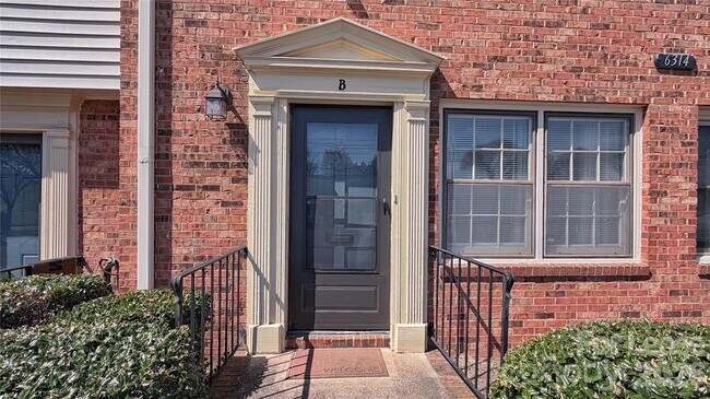 Building Photo - 6314 Old Pineville Rd