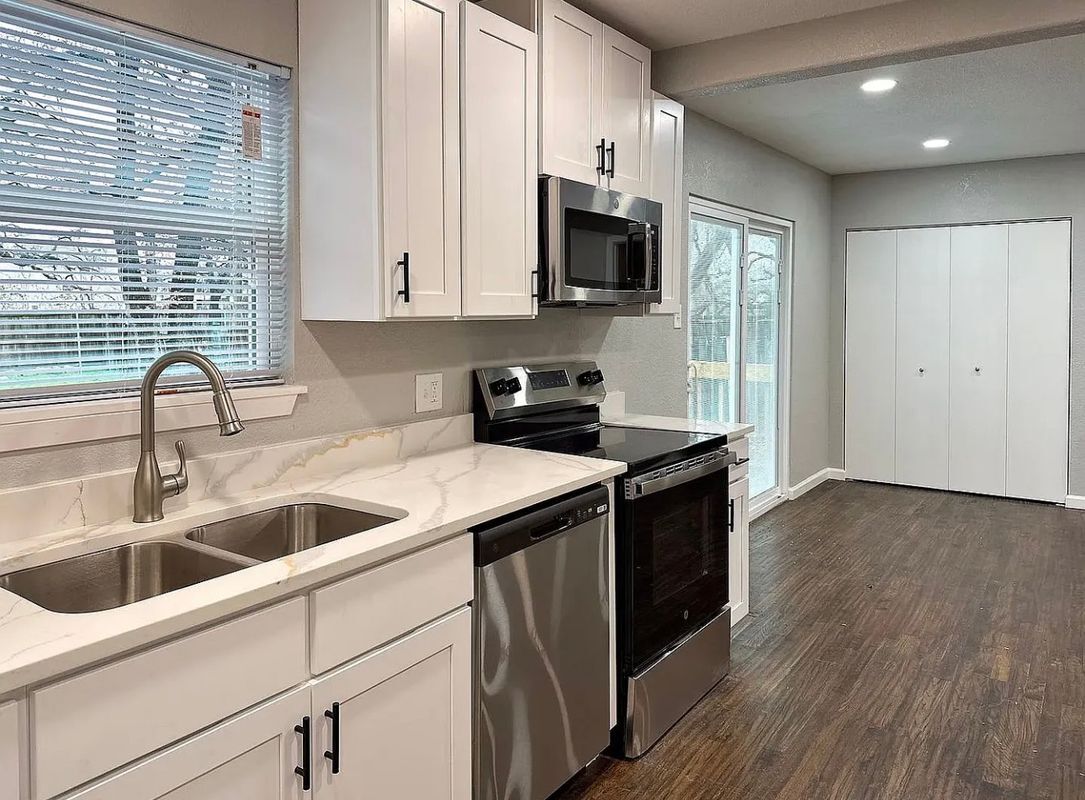 Building Photo - 211 Wanda Dr