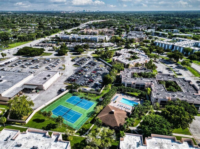 Building Photo - 10425 SW 112th Ave