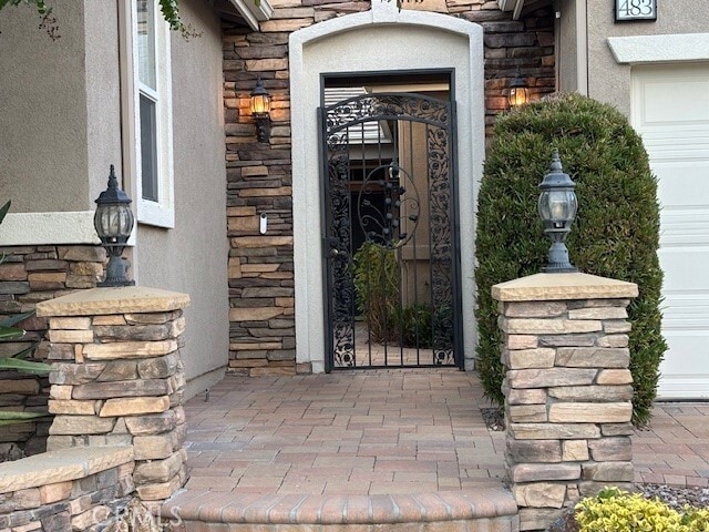 Building Photo - 483 Lyle Dr