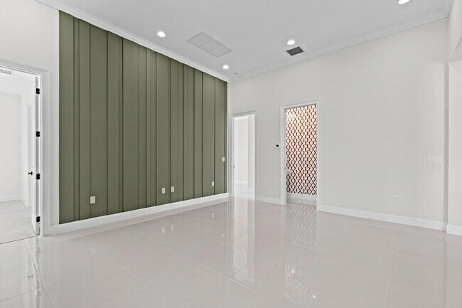 Building Photo - 14976 Woodlot Ct