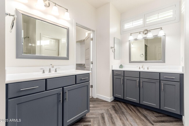 Building Photo - 1270 E Curry Rd