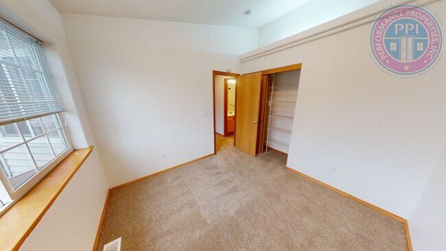 Building Photo - Beautiful Village Townhome!! Double Garage- Great Sunnyside Location!! Pet Friendly Princeton Vil...