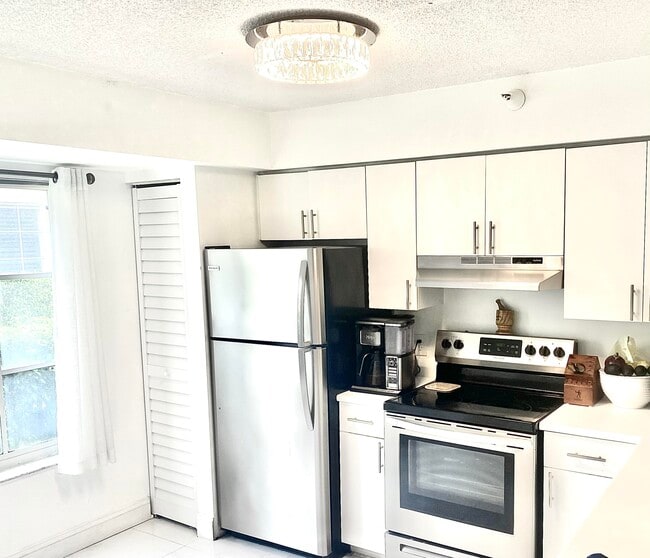 Building Photo - 107 Yacht Club Way