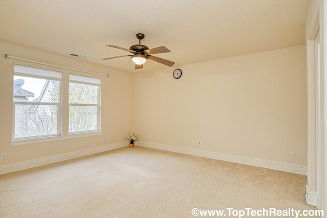 Building Photo - Beautiful 4 Bedroom | 2.5 Bathroom | 2,540 Sqft. Home | Central A/C | Solar Panels | Located in B...