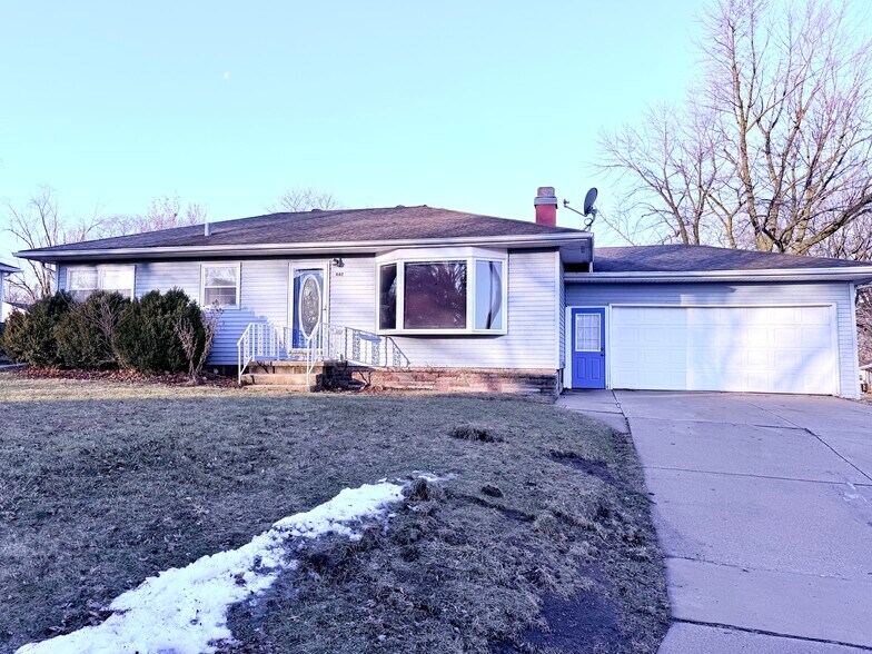 Front of house - 402 Beverly Hills St