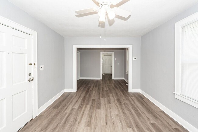 Building Photo - 2620 Woodlawn Ave