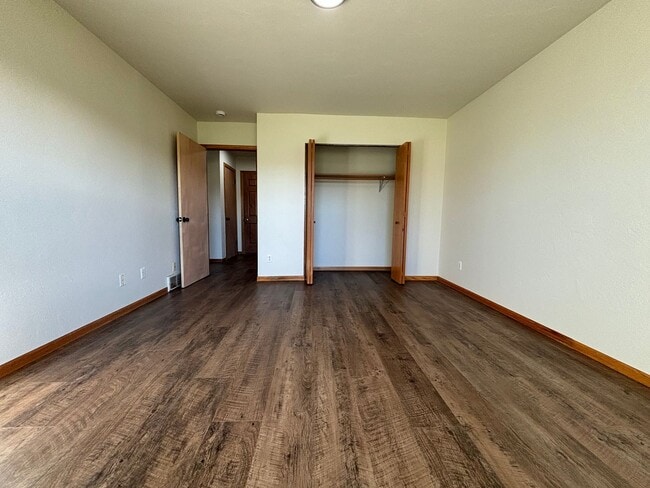Building Photo - 416 Pecor St