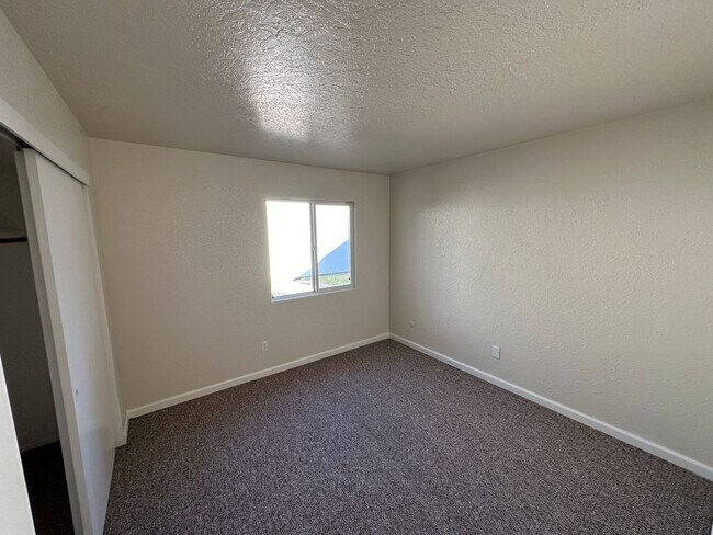 Building Photo - 312 N Riverside Dr