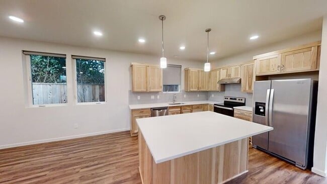Building Photo - Modern Luxury Townhome: Convenient Urban L...