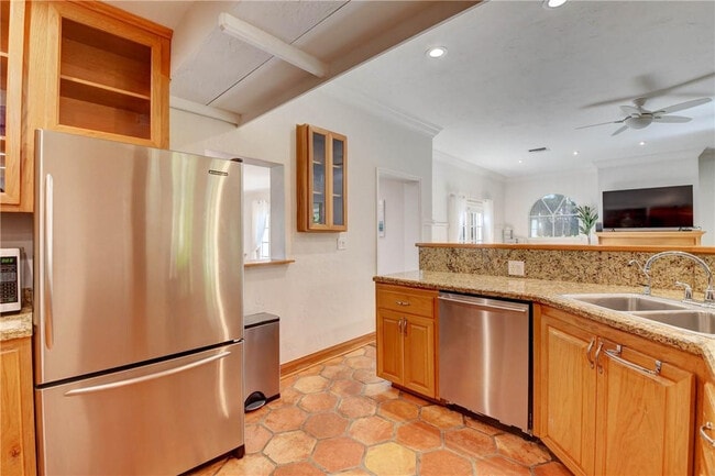 Building Photo - 302 NW 11th St