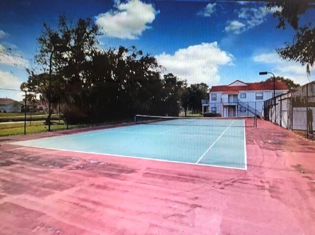 Tennis court - 2516 Woodgate Blvd