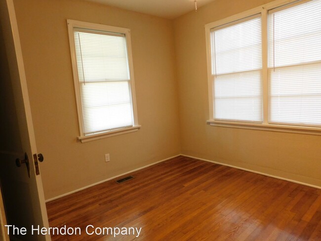 Building Photo - 2 br, 1 bath House - 404 E. Moore Street