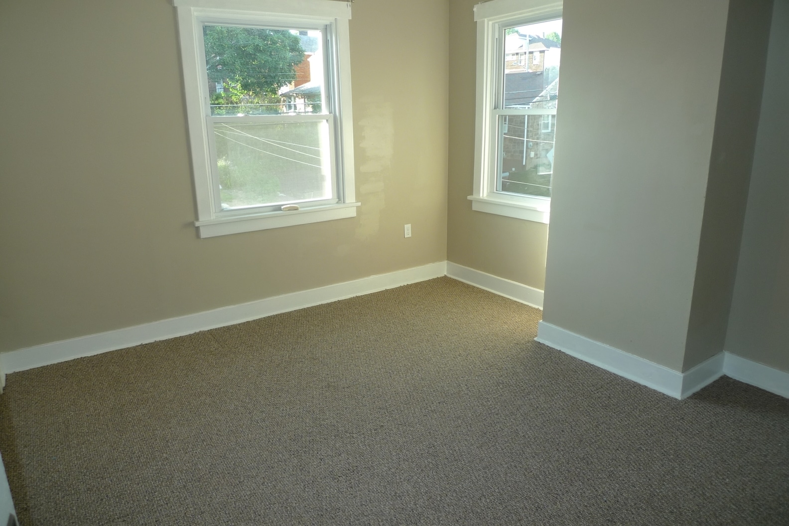Building Photo - 2833 Midland Street