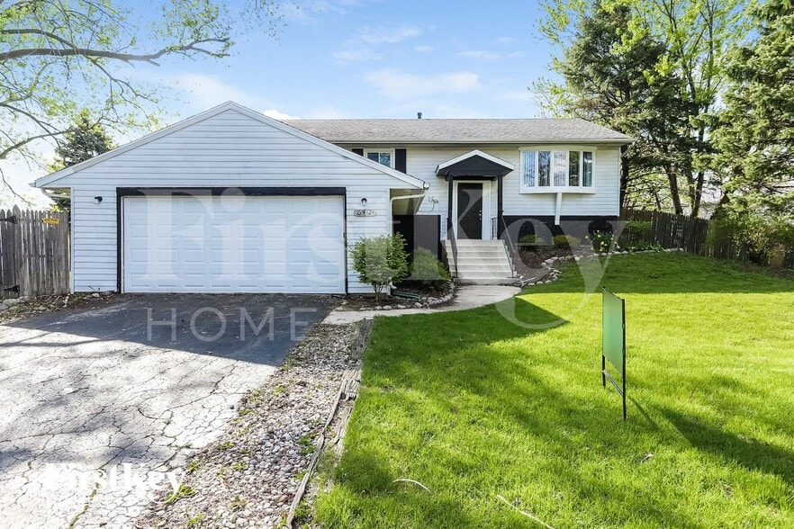 Primary Photo - 642 Bradley Ave