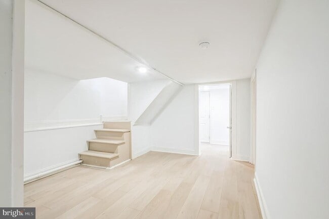 Building Photo - 3 N Surrey Ave