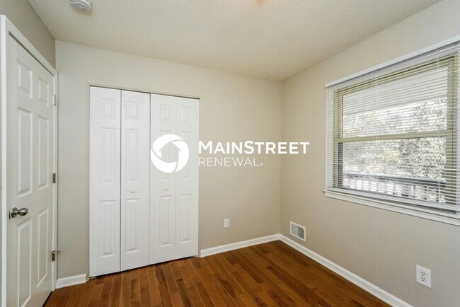 Building Photo - 3 Bedroom Pet-Friendly Home in LOUISVILLE,...