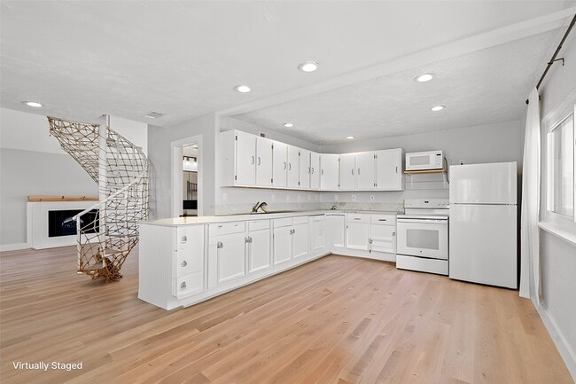 Building Photo - 4034 Reeves Dr