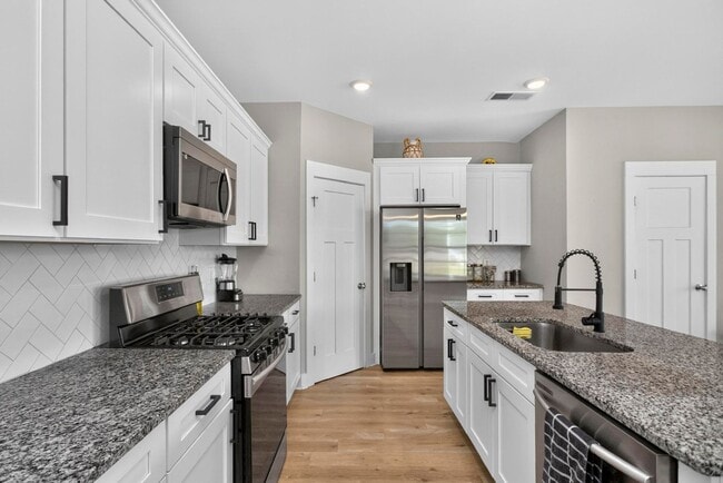 Building Photo - 1525 White Tip Ln