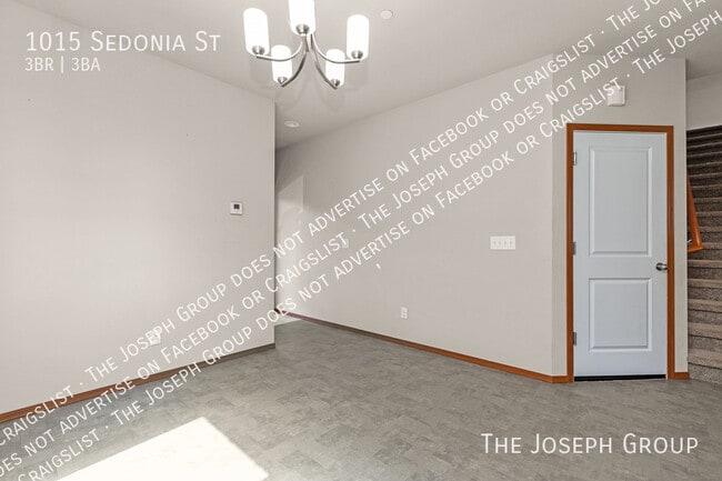 Building Photo - 1015 Sedonia St