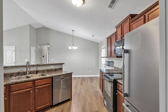 Building Photo - 303 Sinclair Ln