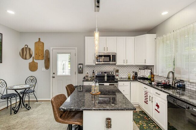 Building Photo - 11814 Gardenia Dr