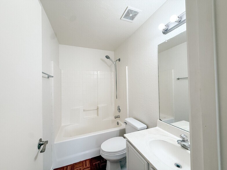 Building Photo - 15626 N 29th St